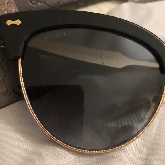 GUCCI WOMEN’S SUNGLASSES (Authentic) - Picture 8 of 11